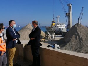 Portsur Castellón opera la descarga de 177.000 toneladas de arcilla