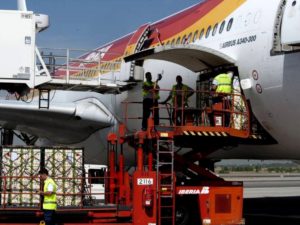 Iberia encara la recta final de la venta de su operador logístico de carga aérea